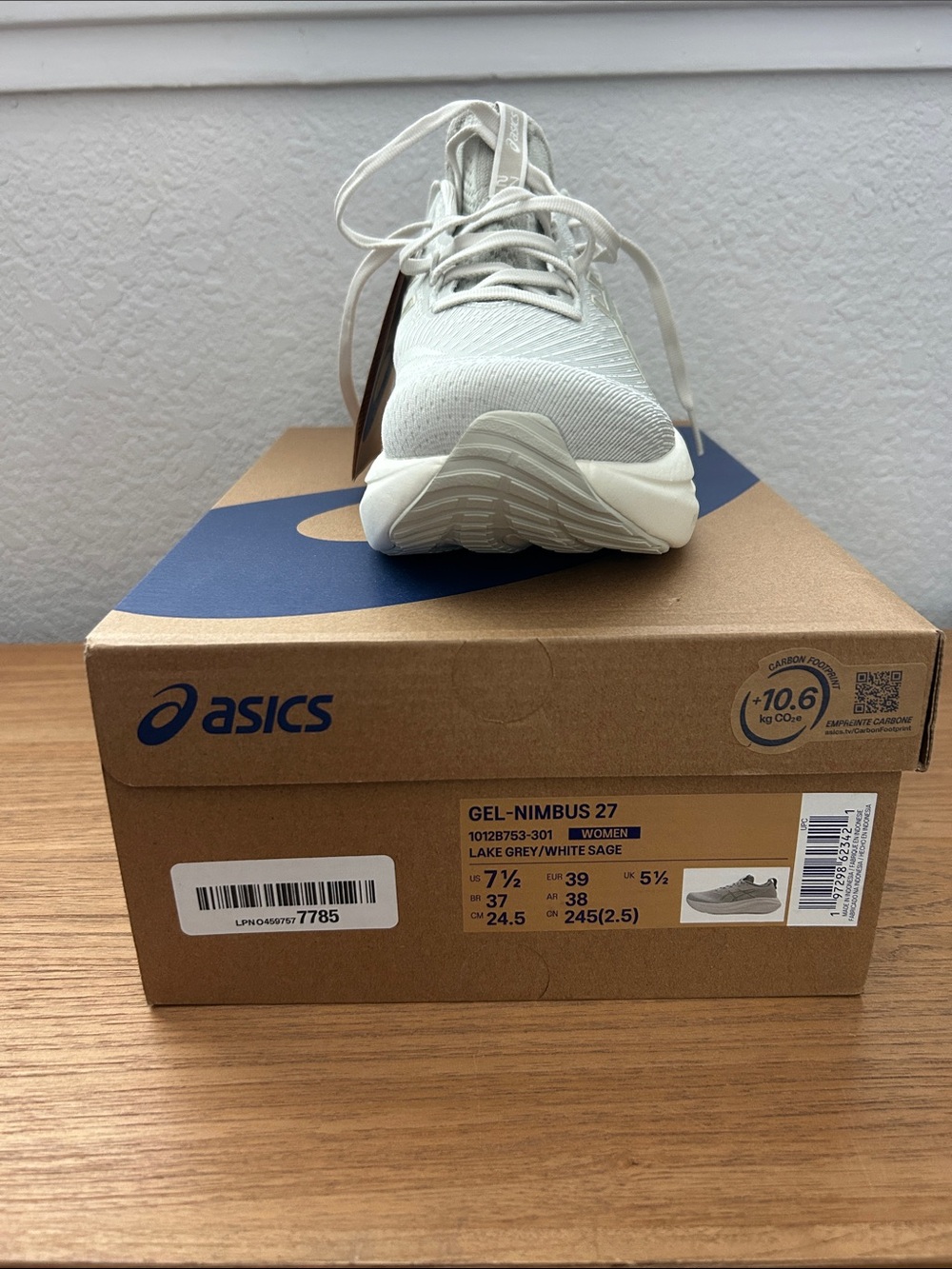 ASICS Women’s Gel Nimbus 27 Running shoe in Light Gray and White size 7.5 NWT - Picture 2 of 4
